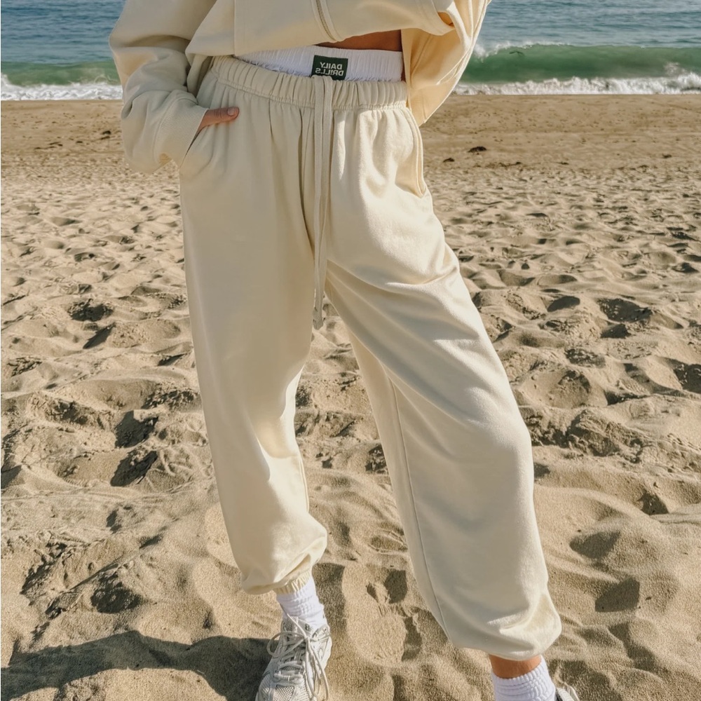 daily drills sand boxer joggers sold out.